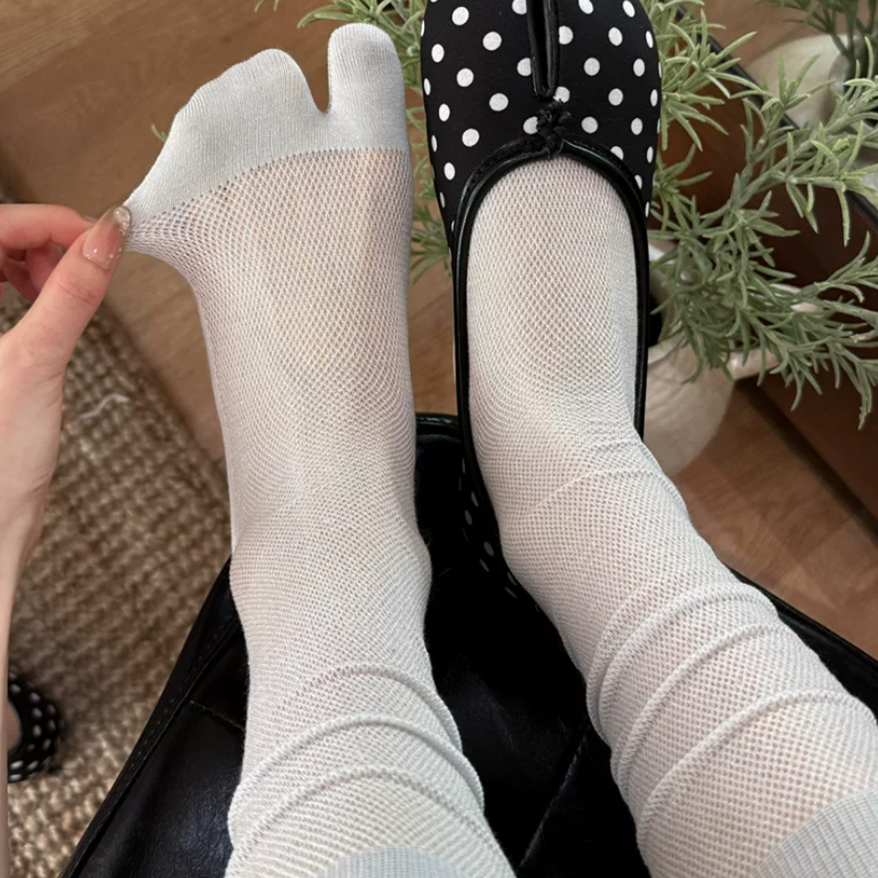 White Split Toe Socks for Wome - огляд і ціна Toe Sock Split